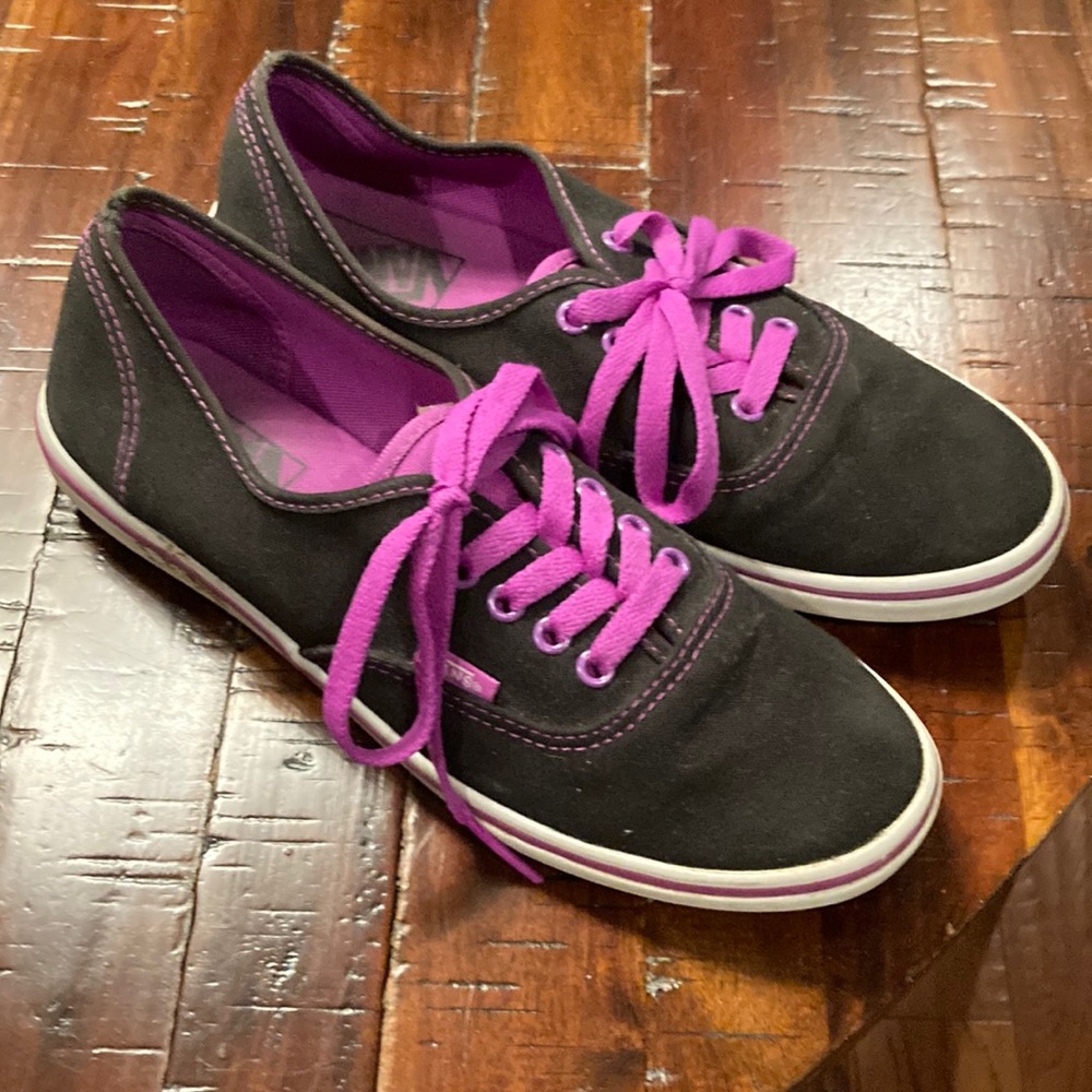 Vans canvas sneakers. Men’s size 6 1/2. Black with fuchsia stitching and laces.
